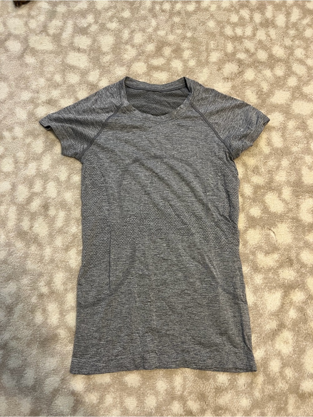 Lululemon swiftly tech short sleeve gray size 4